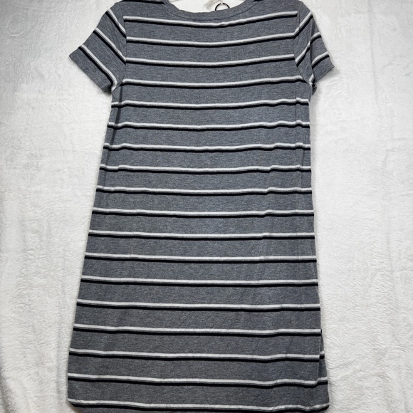 Garage T-Shirt Dress Womens Size Small Gray Striped Short Sleeve Cozy Knee Lengt - Picture 8 of 8